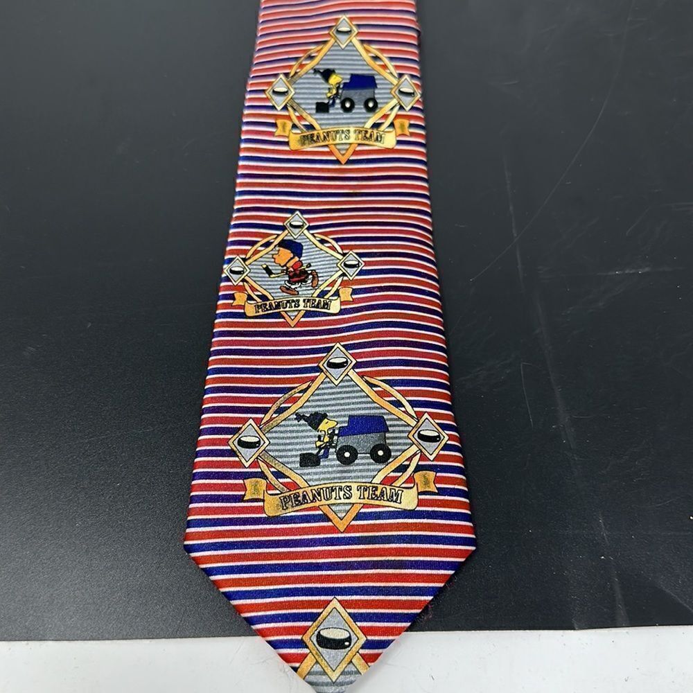 Charlie Brown Peanuts team tie